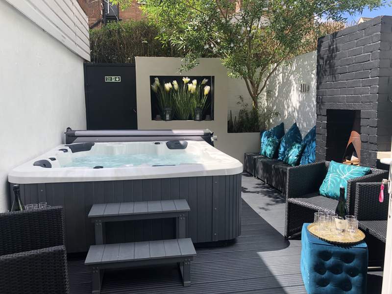Bournemouth Beach Boutique with Hot Tub